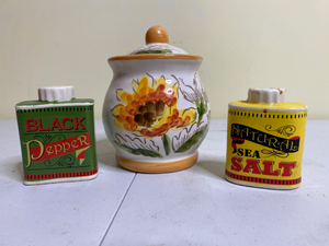 lot 679 image: Ceramic Kitchenware