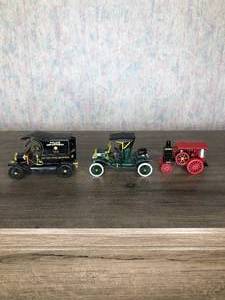 lot 333 image: 3 Small Vintage Style Toy Cars