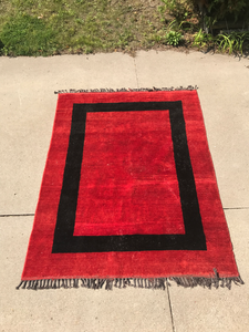 lot 654 image: Fine Red and Black Handmade Wool Rug Carpet