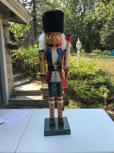 lot 114 image: Lrg Nutcracker King in Redblue Jacket