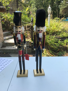 lot 115 image: Grp Two Nutcrackers Drummer Soldiers