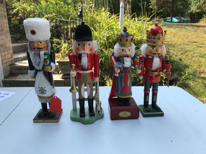 lot 117 image: Grp 4 Nutcrackers Foxhunting King Queen Russian