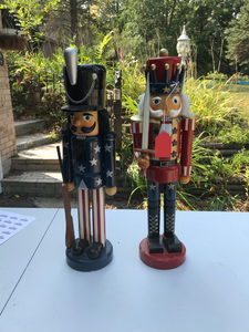 lot 118 image: Grp 2 American Themed Nutcrackers