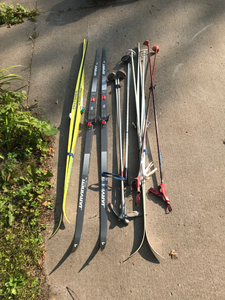 lot 666 image: Three Pairs of Skis