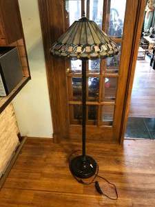 lot 134 image: Stained Glass Floor Lamp - Tiffany Style - Geometric