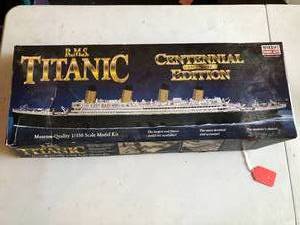 lot 524 image: Model Ship Kit - R.M.S. Titanic Centennial Edition
