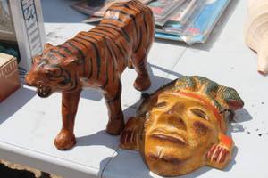 Lot of (2) Table Dcor - Tiger, Mask