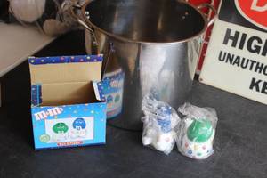Lot of (2) Household Items - Stem Pot, M&M Salt and Pepper Shakers