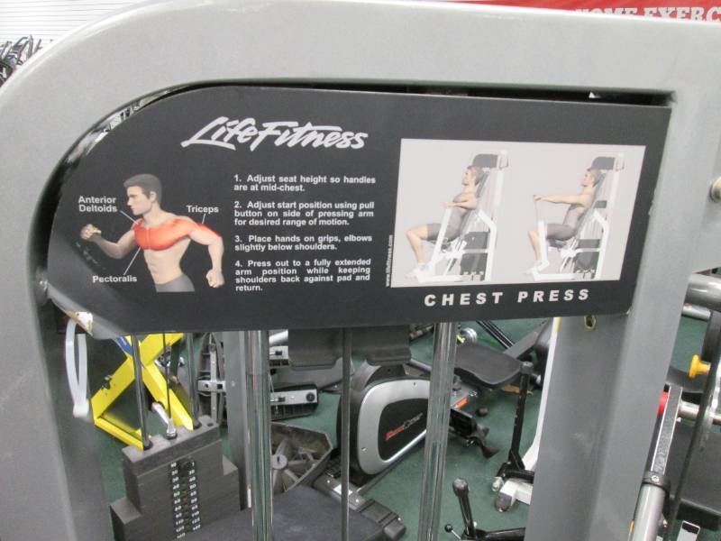 lot 04 image: Life Fitness chest press...
