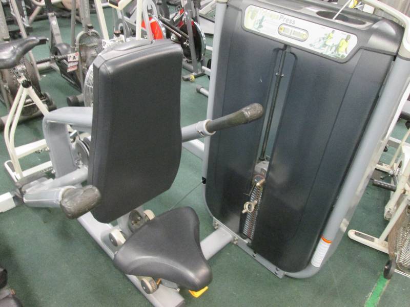 lot 09 image: Matrix triceps press...