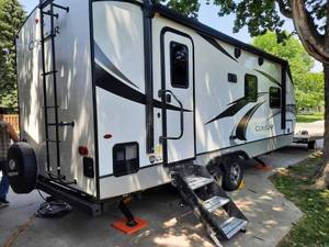 2022 Keystone Cougar Half-Ton 22RBS Luxury 4-Season Travel Trailer, Half-Ton Tow-able