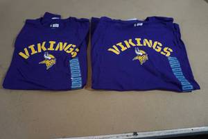 lot 34 image: NEW Minnesota Vikings T-Shirts - Large