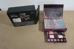 lot 45 image: Giordano Colors Sleek Sylist 201 Piece Makeup Set