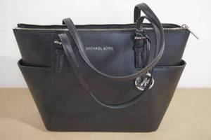 lot 50 image: Michael Kors Jet Set EastWest Purse
