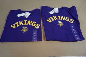 lot 70 image: NEW Minnesota Vikings T-Shirts - XXL