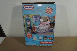 lot 72 image: Little Tikes Sweet Shop Tent Play Set