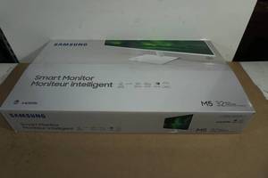 lot 4 image: Samsung 32 Class Smart Monitor - S32AM501NN