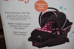 lot 108 image: NEW Disney Baby Light N Comfy Infant Car Seat