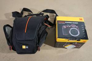 lot 190 image: Kodak PixPro AZ401 16.2 MP Digital Camera with Bag