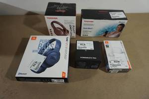 lot 193 image: BROKEN Small Electronics - Earbuds, Headphones, Bluetooth Speaker