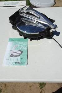lot 90 image: VillaWare Grand Wrap Electric Flatbread Maker