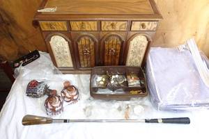 lot 75 image: Vintage Wood Musical Jewelry Chest plus Costume Jewelry