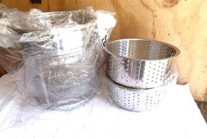 lot 82 image: All Clad Metal Stock Pot Accessories