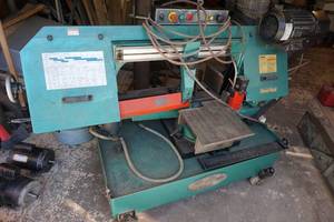 lot 3 image: Grizzly Industrial G4006 10 x 18 Horizontal Electric Band Saw