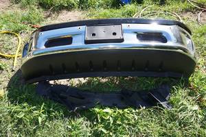 lot 6 image: OEM Bumper and Trim - 2015 Dodge Truck