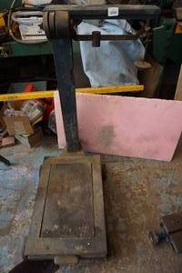 lot 15 image: Vintage Industrial Beam Scale