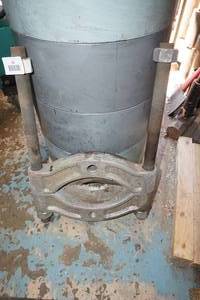 lot 24 image: Bearing Spreader - 13 x 8.5 x 16