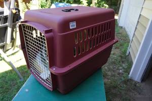 lot 44 image: Petmate Plastic Pet Carrier  Kennel