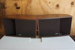 lot 53 image: Vintage 201 Bose Series II Bookshelf Speakers