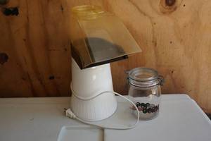 lot 83 image: Presto Electric Popcorn Popper and Glass Jar