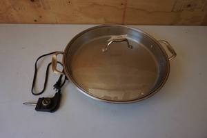 lot 103 image: VillaWare Electric Frying Pan