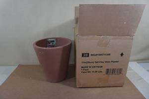lot 32 image: Southern Patio Authentic 11 Clay Vaso Planter