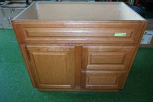lot 138 image: NEW Hampton Vanity Cabinet - Oak