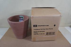 lot 193 image: Southern Patio 11 Tall Clay Vaso Planter
