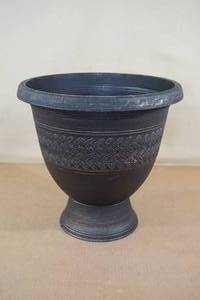 lot 200 image: NEW 13 Rattan Urn Black Bronze Plastic Planters - 6 Pack