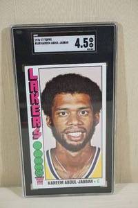 lot 64 image: 1976-77 Topps Kareem Abdul-Jabbar #100 Basketball Card - SGC 4.5