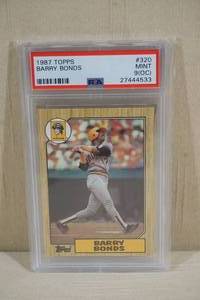 lot 83 image: 1987 Topps Barry Bonds #320 Rookie Baseball Card - PSA 9 (OC)