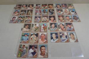lot 111 image: 1962 Topps Baseball Cards - Spahn, Alou, Banks, Cicotte