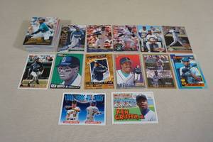 lot 115 image: Ken Griffey Jr Baseball Cards - Topps Rookie