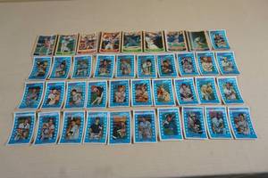 lot 121 image: Small Format Lenticular Baseball Cards - Kelloggs