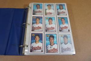 lot 189 image: Binder of 1989 Bowman Baseball Cards