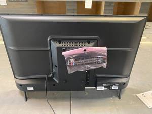 32H5500G Hisense - 32 Class H55 Series LED HD Smart Android TV (TECHNICIAN TESTED LIKE-NEW)