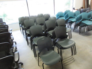 lot 106A image: HERMAN MILLER MOLDED PLASTIC STACKING CHAIR