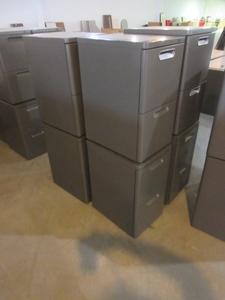 lot 182A image: HERMAN MILLER FREE STANDING PEDESTAL FILE UNITS