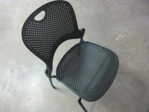 lot 118A image: HERMAN MILLER MOLDED PLASTIC STACKING CHAIRS