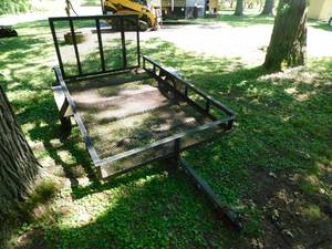 lot 8 image: 5 x 8  Utility Trailer with Ramp